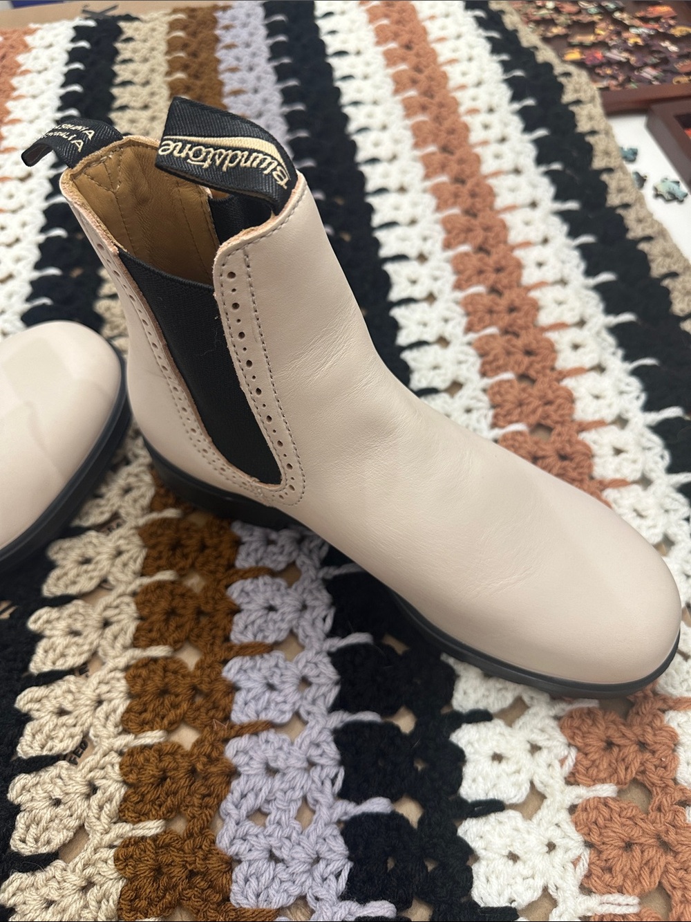 Blundstone Cream Leather Chelsea Boots with Black Elastic